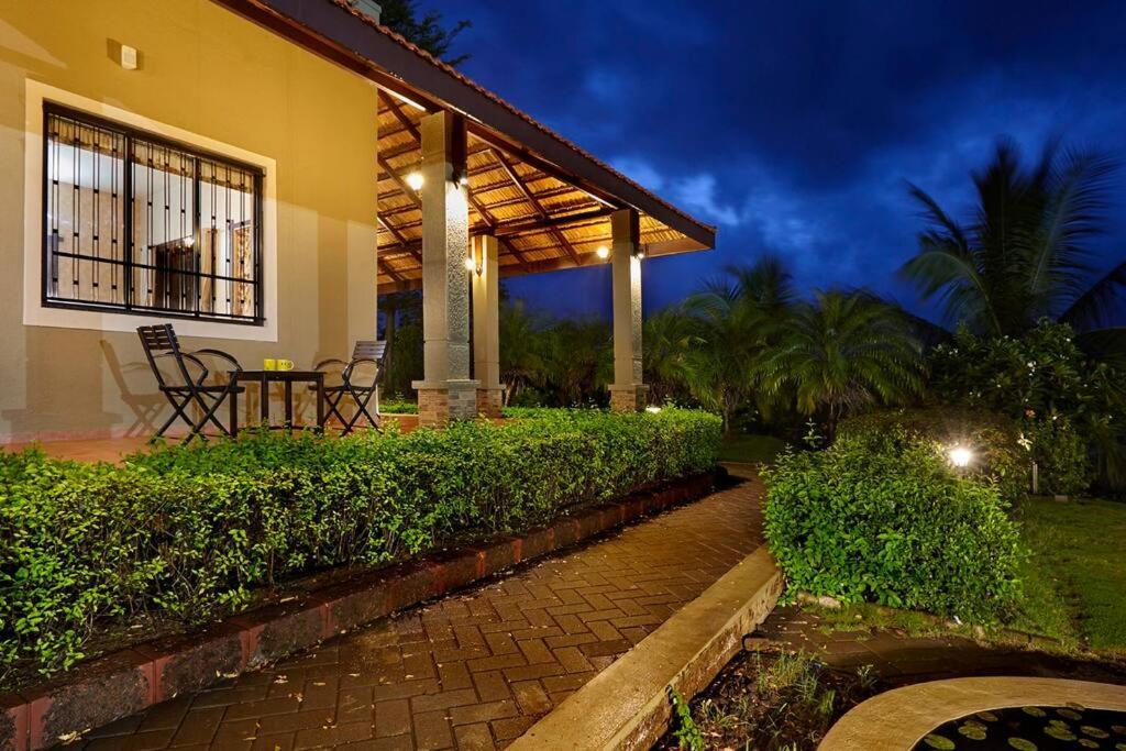 Monica Farms - Monica Retreat Villa Waki Екстериор снимка